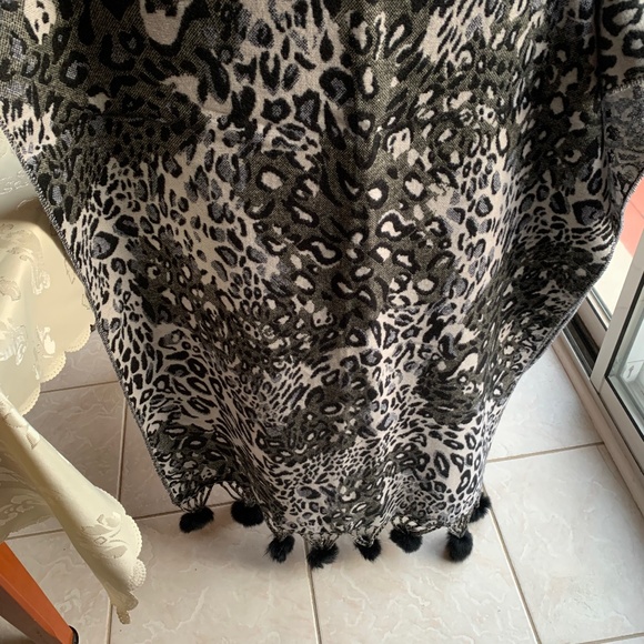 Scarf - Picture 1 of 2